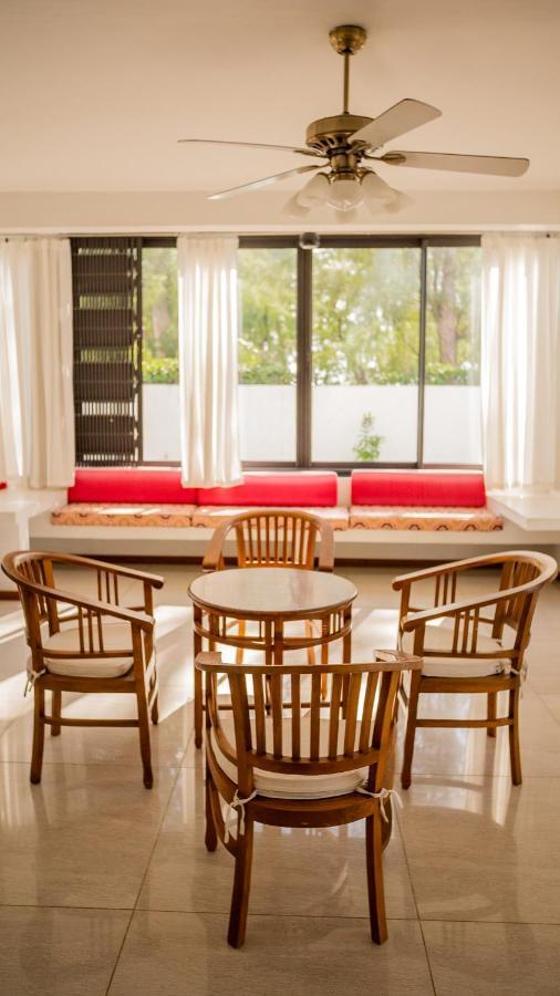 Villa Angelou - Sunlit Beach Getaway With Pool And Wifi Belle Mare Bagian luar foto