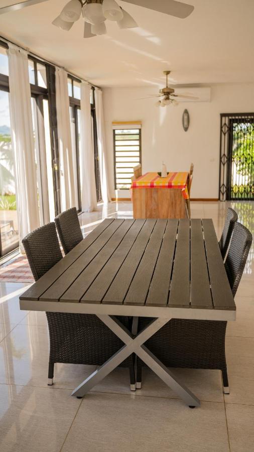 Villa Angelou - Sunlit Beach Getaway With Pool And Wifi Belle Mare Bagian luar foto
