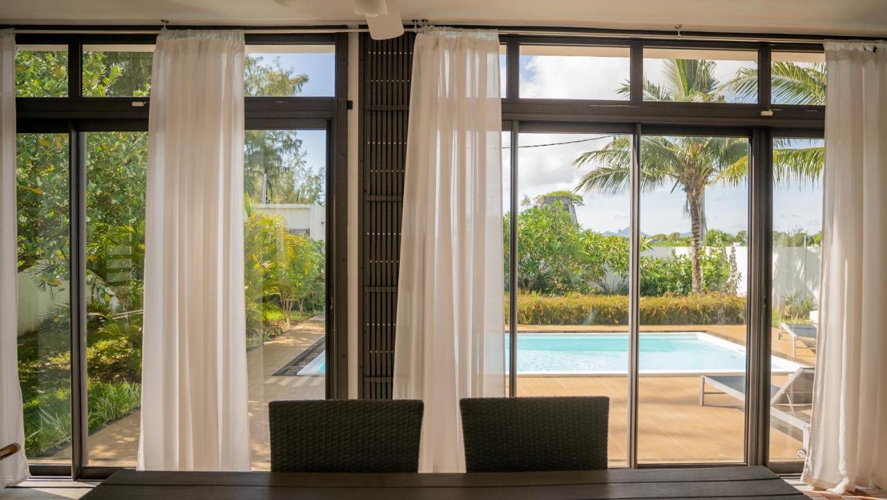 Villa Angelou - Sunlit Beach Getaway With Pool And Wifi Belle Mare Bagian luar foto