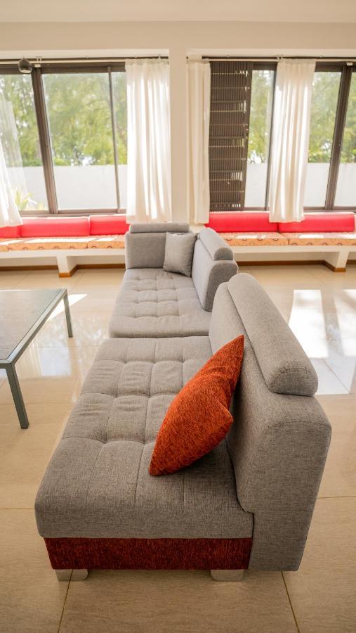 Villa Angelou - Sunlit Beach Getaway With Pool And Wifi Belle Mare Bagian luar foto
