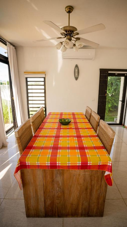Villa Angelou - Sunlit Beach Getaway With Pool And Wifi Belle Mare Bagian luar foto