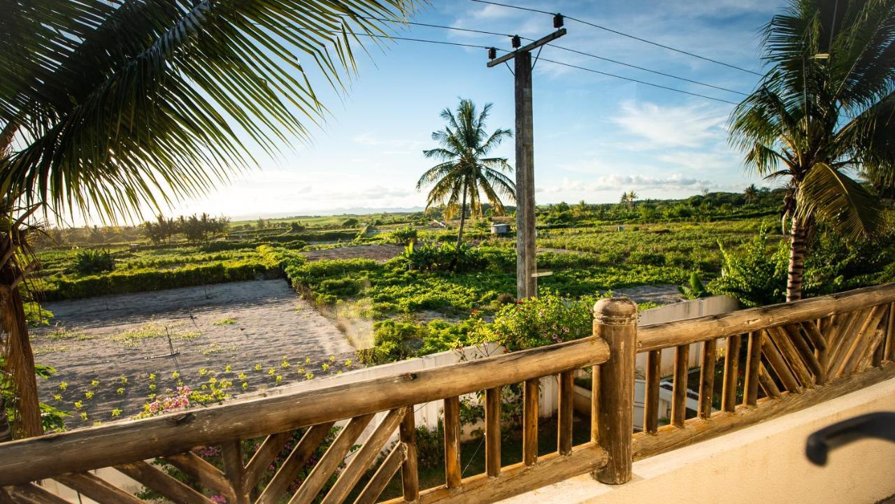 Villa Angelou - Sunlit Beach Getaway With Pool And Wifi Belle Mare Bagian luar foto