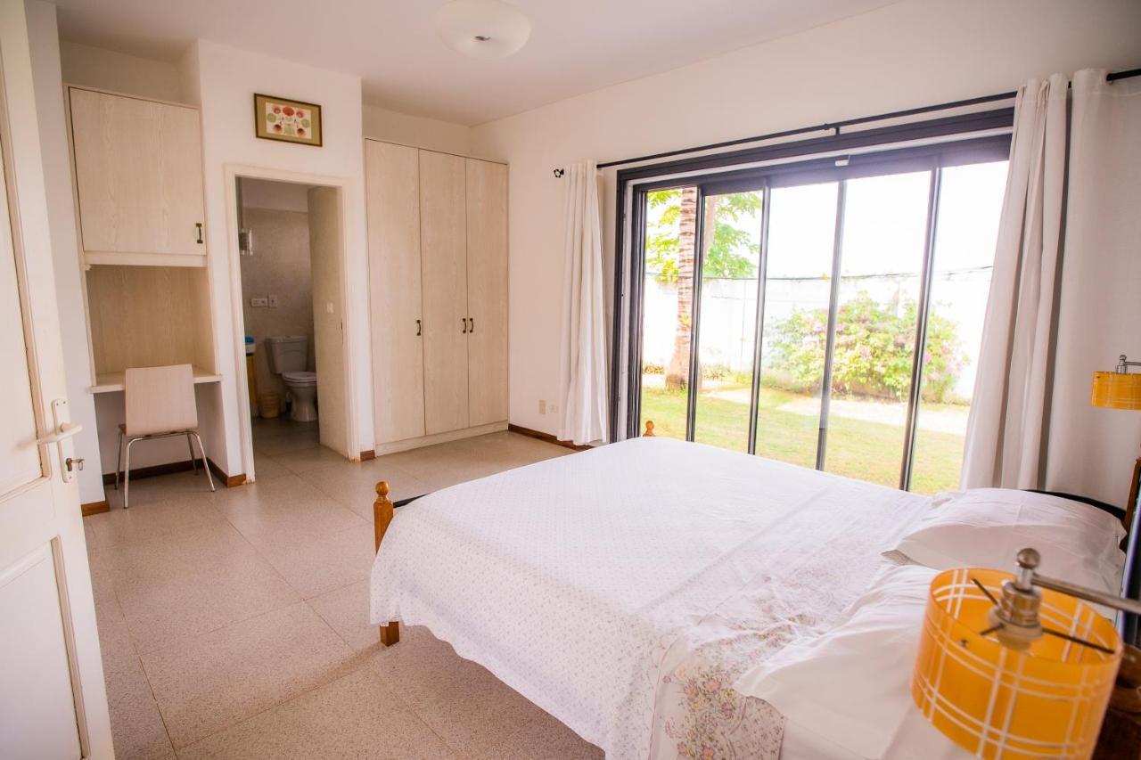 Villa Angelou - Sunlit Beach Getaway With Pool And Wifi Belle Mare Bagian luar foto