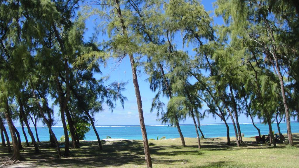 Villa Angelou - Sunlit Beach Getaway With Pool And Wifi Belle Mare Bagian luar foto